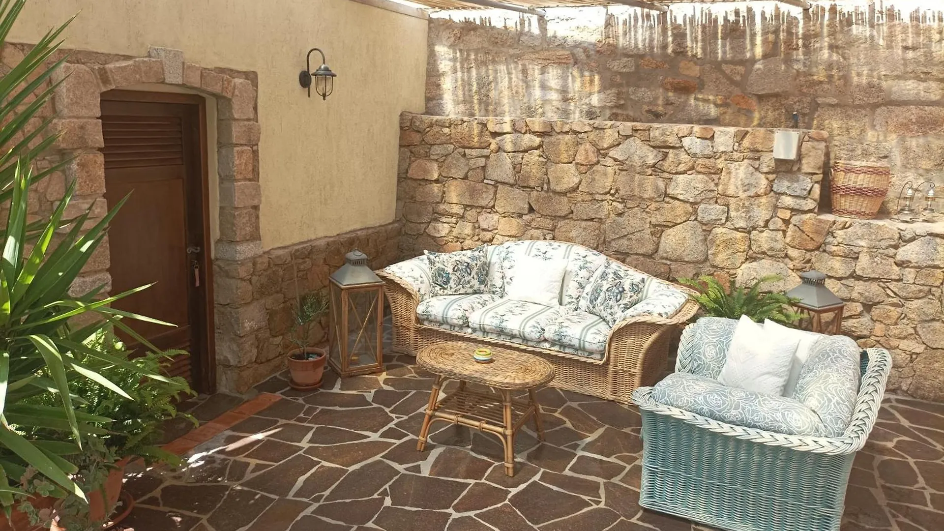 The Roses Garden Bed and Breakfast La Maddalena  La Maddalena (Sassari)